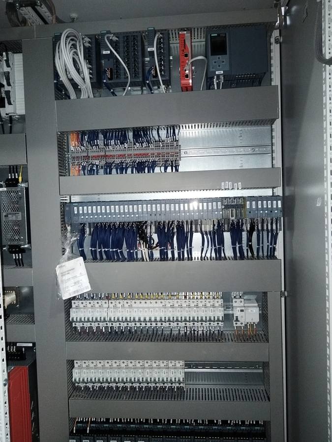 Control cabinets with SIMATIC S7-1500 and SEW drives