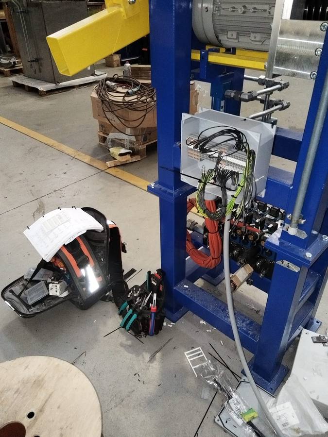Valve islands and cable routing on a production line